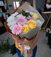 Букет цветов из:  Герберы, Розы и Хризантемы в Петропавловском